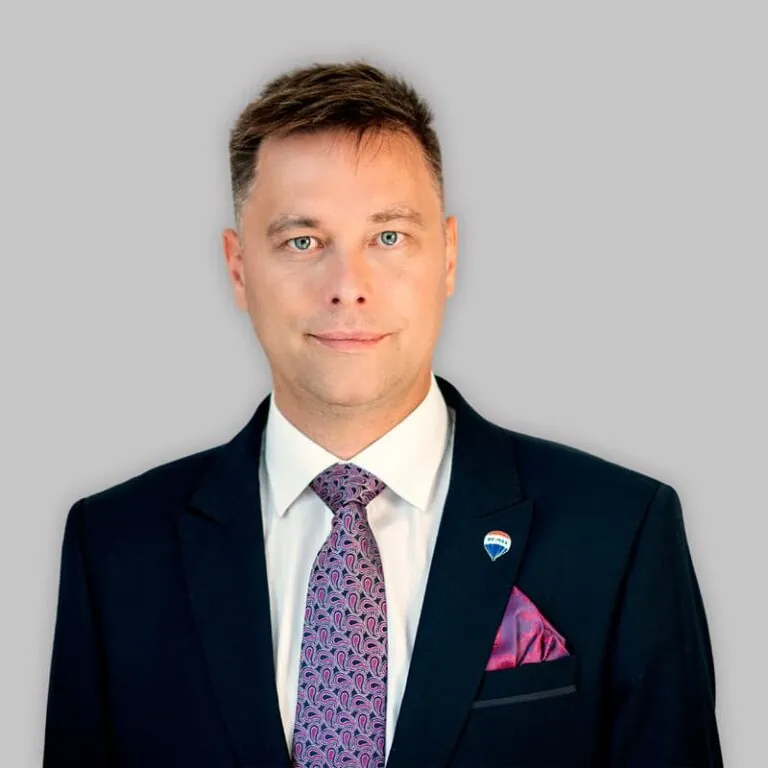 Przemysław Jeziorek - agent nieruchomości w biurze Remax Smart Warszawa